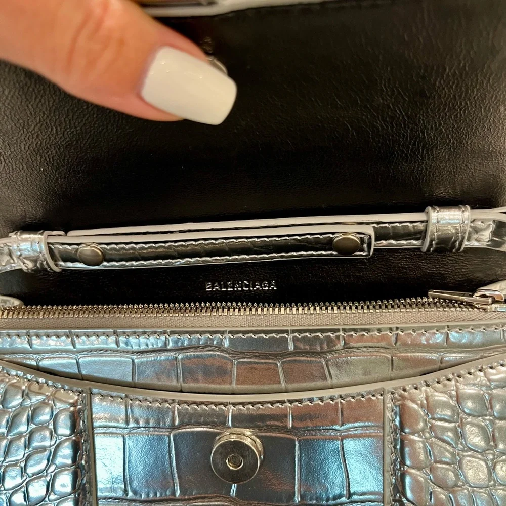 Balenciaga Hourglass Wallet on Chain - New With Tags RRP $1,750 - Picture 6 of 12